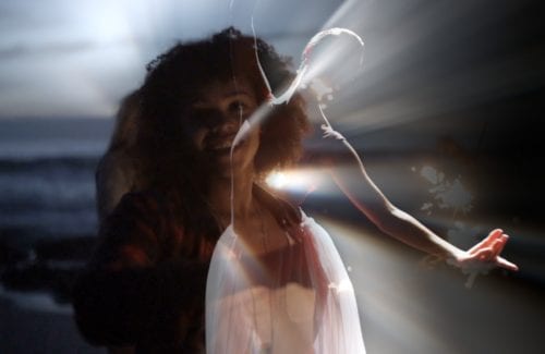 L to R White Rays Moving Offset